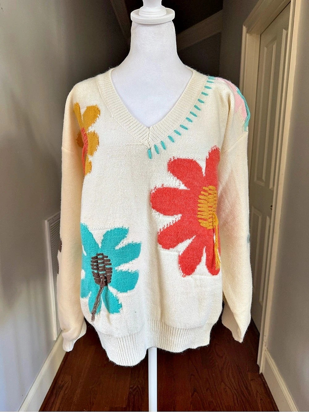 POL Cream Floral V-Neck Sweater shabby chic relaxed oversized orange blue pink M